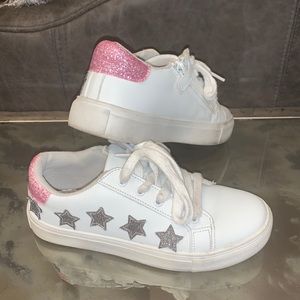 EUC HOO girls sneakers size 4